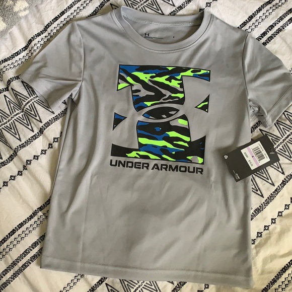 Boys Under Armour Size 6 Shirt NWT - Picture 1 of 5